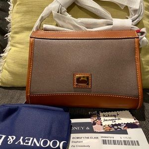 ❌SOLD❌Dooney and Bourke Camden Zip Crossbody